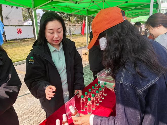 滴油流出广东韶关油茶产业新未来麻将胡了从餐桌走向梳妆台 一(图3) 滴油流出广东韶关油茶产业新未来麻将胡了从餐桌走向梳妆台 一(图3)